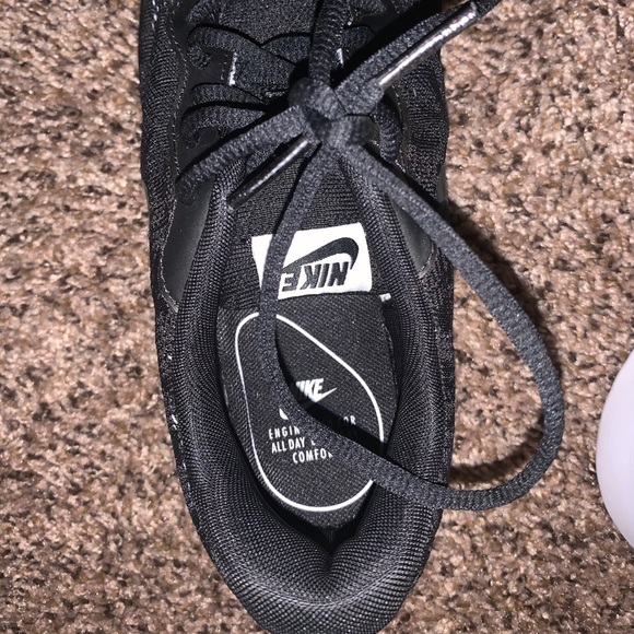 Nike - Picture 3 of 4